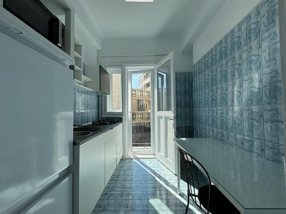 Airy & Beautiful Downtown Apartment Bucharest Luaran gambar